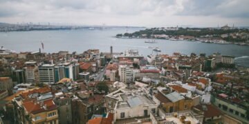 Entre mesquitas e arranha-céus, essa cidade promete ser uma experiência única no mundo