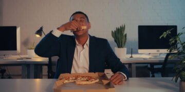 Seu jantar pode estar sabotando seu sono e seu metabolismo sem você saber