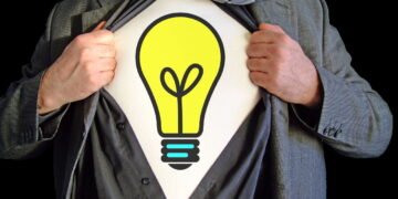 Por que algumas pessoas exibem marcas de luxo?