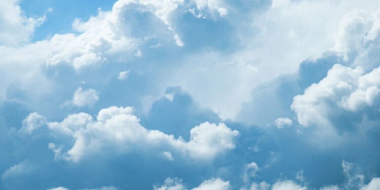 Você sabe por que o céu é azul e as nuvens são brancas? Veja o que a ciência fala