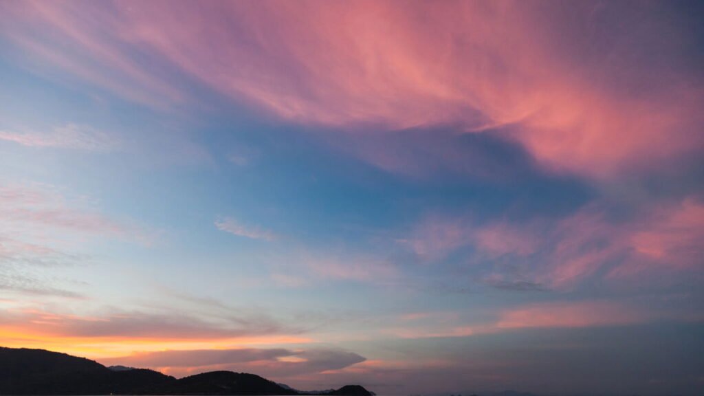 Você sabe por que o céu é azul e as nuvens são brancas? Veja o que a ciência fala