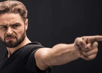 Sinais de que alguém guarda rancor de você