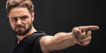 Sinais de que alguém guarda rancor de você