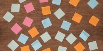 Conheça a origem do post-it, a invenção inesperada que mudou o mundo!