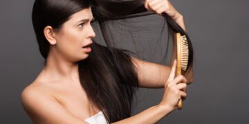 Quando o cabelo começa a cair, algo mais grave pode estar acontecendo