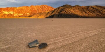 O mistério das enormes pedras que se movem sozinhas no Vale da Morte
