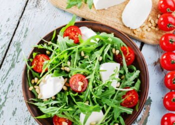 O que você precisa saber para plantar rúcula e colher rápido em casa