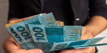 Servidores já têm data para receber salário e 13º antecipado