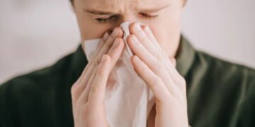 As 6 causas mais comuns do espirro e o que elas dizem sobre sua saúde
