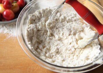 Torta de liquidificador simples, cremosa, fácil e irresistível