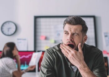 Por que bocejamos quando vemos outras pessoas bocejar? O que torna isso tão contagioso?