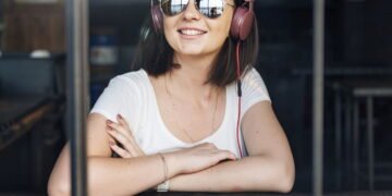 O fone mais inteligente do mundo que pode quebrar barreiras linguísticas com tradução em tempo real