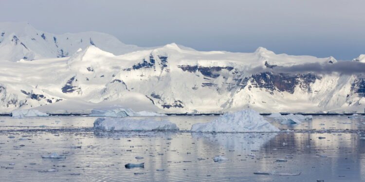 Conheça o continente sem dono, mas que abriga um dos centros de pesquisa mais importantes do mundo