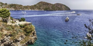 Essa ilha italiana conquistou corações com beleza e consciência ecológica