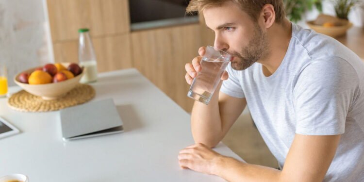 Comece a praticar esse hábito matinal e veja sua digestão e imunidade se transformarem