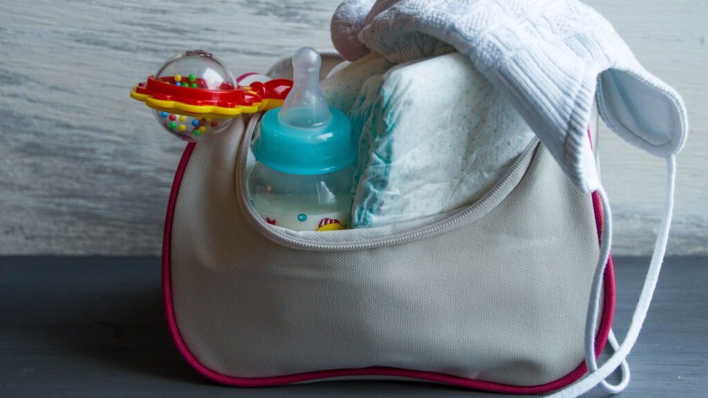 Passeio com bebê sem complicações! Veja o que toda mãe deveria levar na bolsa