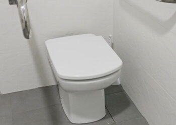 Mudanças simples que evitam quedas e salvam vidas de idosos