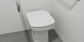 Mudanças simples que evitam quedas e salvam vidas de idosos