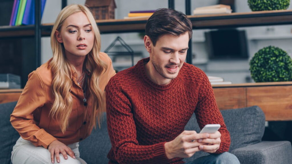 O sentimento mais destrutivo dos relacionamentos segundo psicólogos