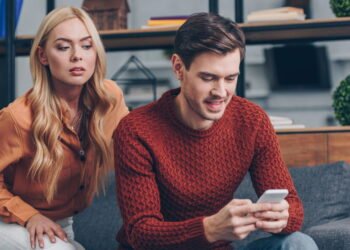 O sentimento mais destrutivo dos relacionamentos segundo psicólogos