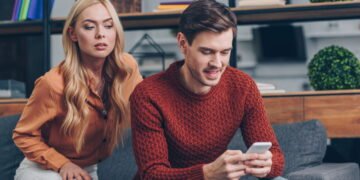 O sentimento mais destrutivo dos relacionamentos segundo psicólogos