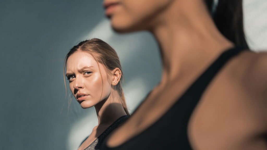 O sentimento mais destrutivo dos relacionamentos segundo psicólogos