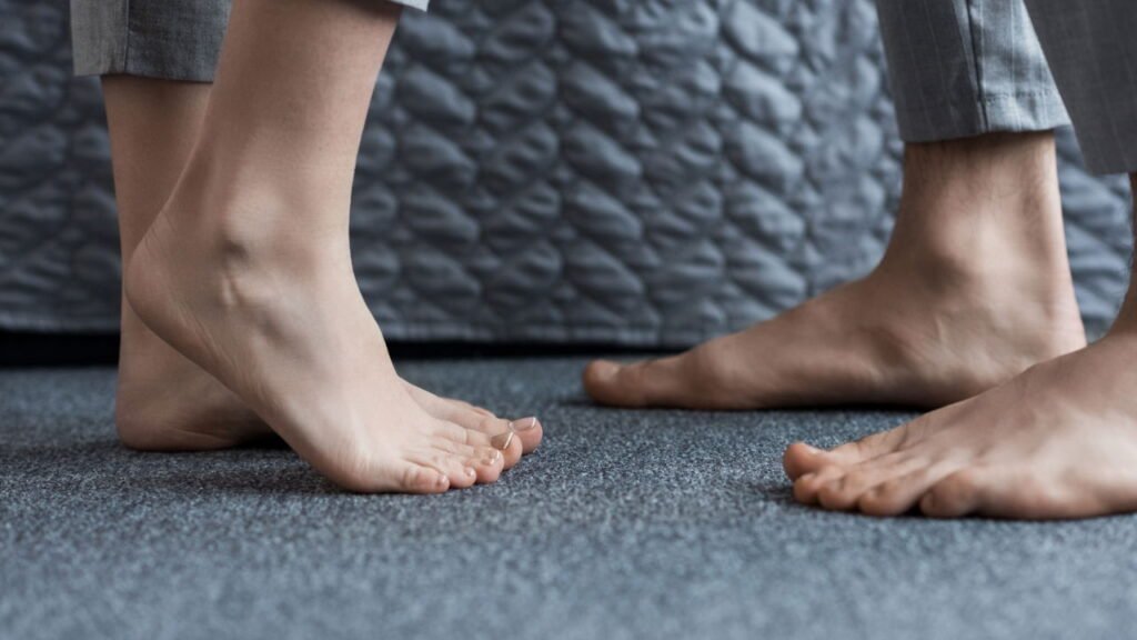 Por que andar descalço pode ser mais saudável do que você imagina?