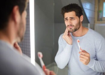 Você escova os dentes logo após comer? Cuidado, você pode estar danificando seu esmalte dental