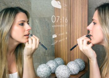 Espelho inteligente vira febre no autocuidado e promete deixar sua pele impecável