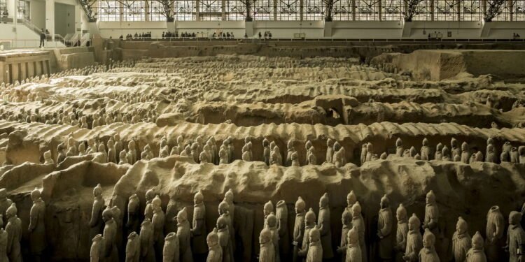 Camponeses fazem descoberta surpreendente de exército com milhares de guerreiros debaixo da terra