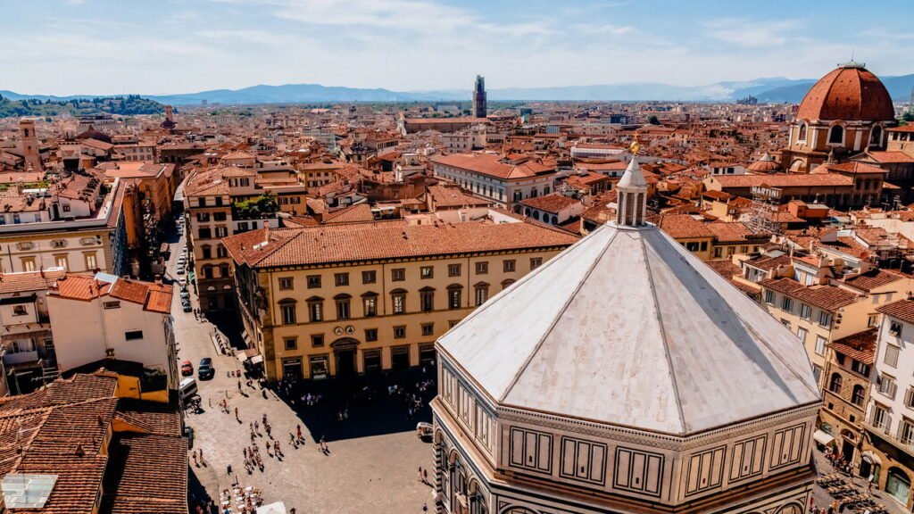 A cidade que desativou as ruas para carros e está atraindo cada vez mais turistas apaixonados por arte