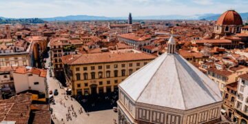 A cidade que desativou as ruas para carros e está atraindo cada vez mais turistas apaixonados por arte