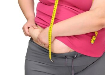 5 causas da gordura abdominal que não tem nada a ver com comida