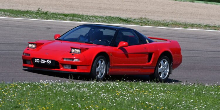 Este carro japonês desafiou a Ferrari e virou lenda nas pistas e nas ruas com a ajuda de Ayrton Senna