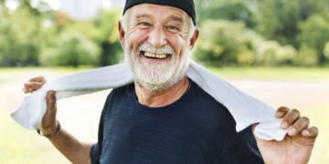 Caminhada, pilates ou hidroginástica? Escolha ideal após os 50