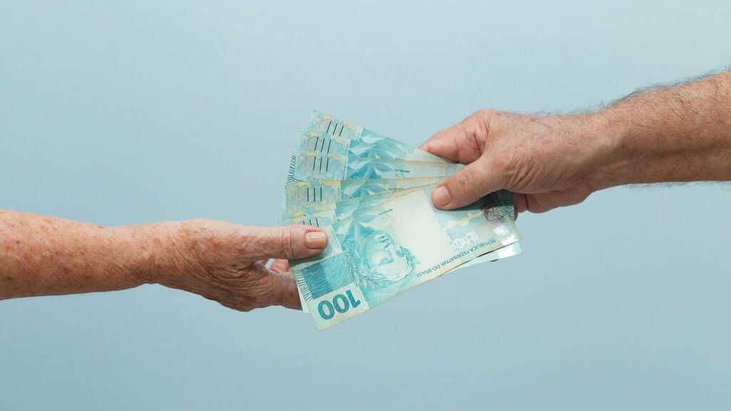 Idosos estão em perigo? Veja como reconhecer e denunciar abusos