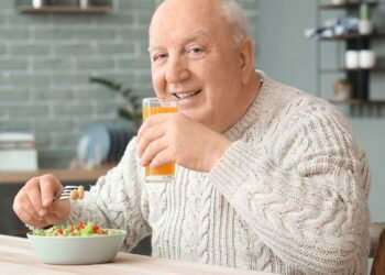 O impacto da alimentação na saúde depois dos 50 é maior do que parece