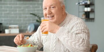 O impacto da alimentação na saúde depois dos 50 é maior do que parece