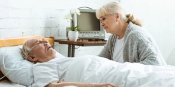 5 sinais perigosos da gripe em idosos que indicam risco de vida