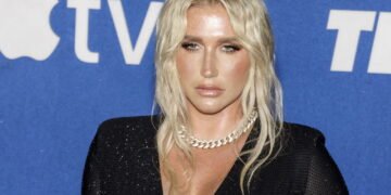 Ela enfrentou anos de silêncio e agora voltou com tudo