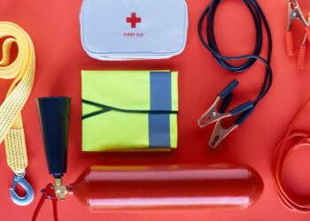 Conheça todos os itens indispensáveis para se ter em um kit de emergência para a hora do sufoco