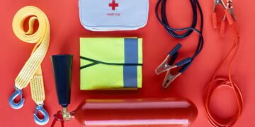 Conheça todos os itens indispensáveis para se ter em um kit de emergência para a hora do sufoco