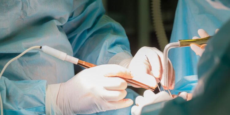 7 cirurgias estéticas mais procuradas por homens após os 50 anos