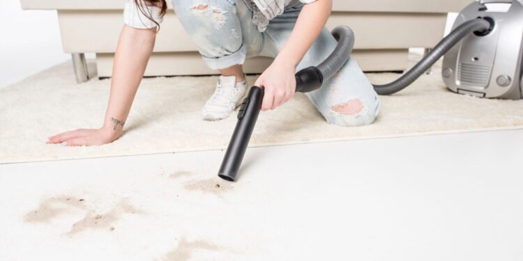 Aprenda a remover manchas difíceis com truques simples e baratos