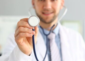 Alerta médico os exames que você não pode ignorar aos 50+