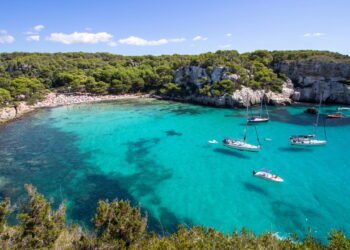 Praias secretas e vilarejos charmosos fazem desse o lugar do momento