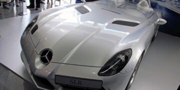 Conheça a Mercedes SLR McLaren! Quando duas super marcas se juntam e criam um monstro automotivo