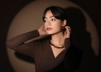 O tom que substitui o preto e promete ser o novo queridinho da moda