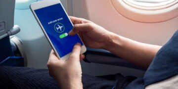 Com o avanço da tecnologia, o modo avião se tornou inútil ou ainda é algo indispensável?