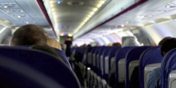 Com o avanço da tecnologia, o modo avião se tornou inútil ou ainda é algo indispensável?